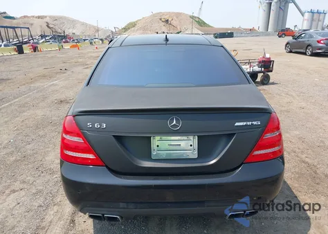 2011 Mercedes-Benz S 63 Amg z USA, uszkodzony, nr VIN WDDNG7EB4BA386400